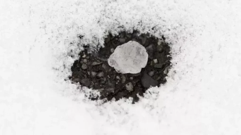salt-melting-ice-1-picture-id145132564.jpg-1200x675 rock salt melting snow on the ground